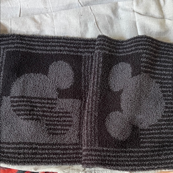 Barefoot Dreams X Disney black and grey Mickey Scarf - Picture 1 of 3